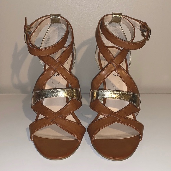GUESS Heels - Picture 1 of 6